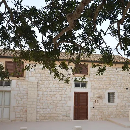 Campsite Il Carrubo House *