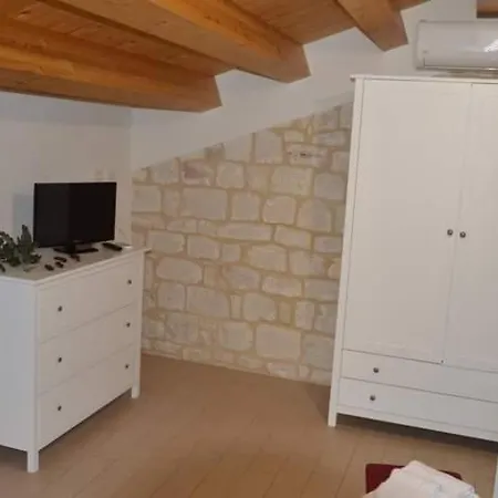Campsite Il Carrubo House *